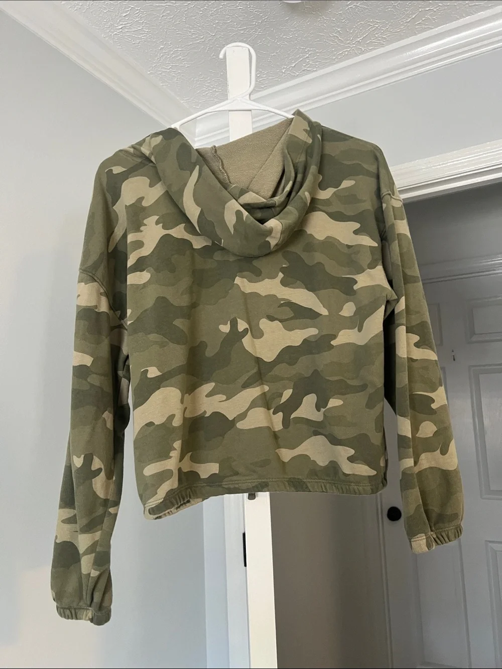 Old Navy Olive and Tan Camo Pullover Hoodie